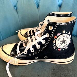 Converse embroidered floral sneakers, Chucks, All star, girls shoes, size 5